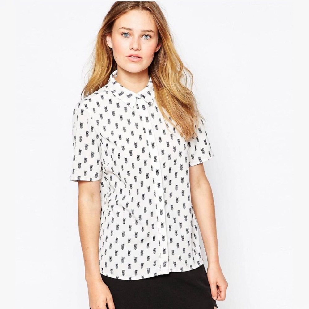 NWT: VILA Pineapple Print Fitted Shirt (Sz. M)
